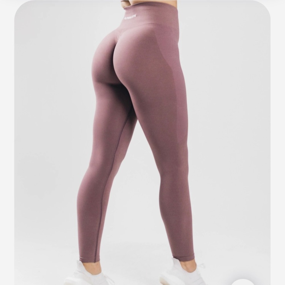 Alphalete Amplify leggings. Makes your booty look amazing! New with tags.